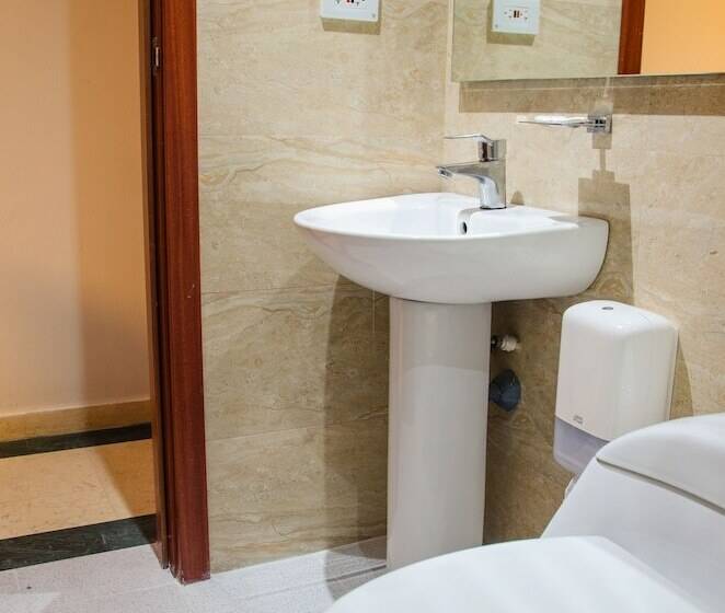 هتل Byhours Las Américas