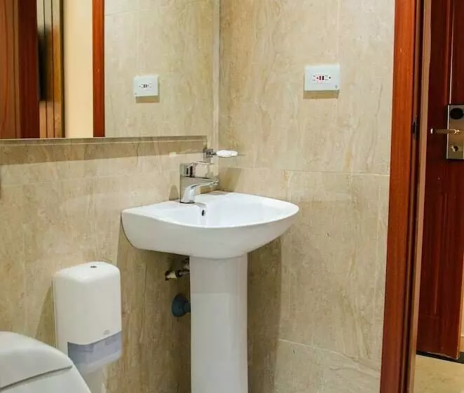 هتل Byhours Las Américas