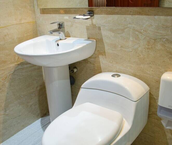 هتل Byhours Las Américas