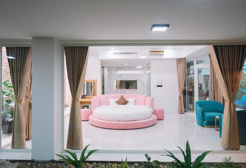 هتل Quy Tai Premium