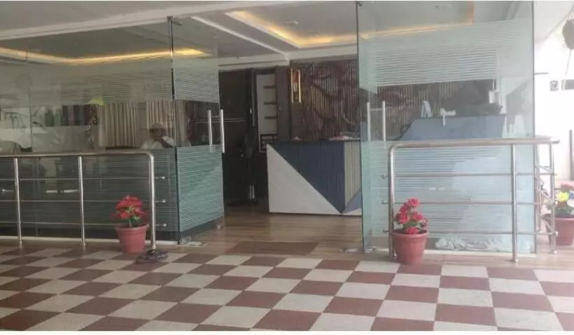 ホテル Rajvihari Residency