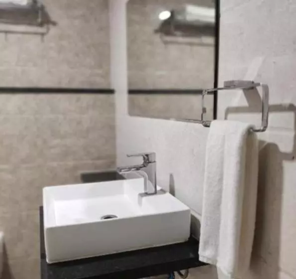 ホテル Rajvihari Residency