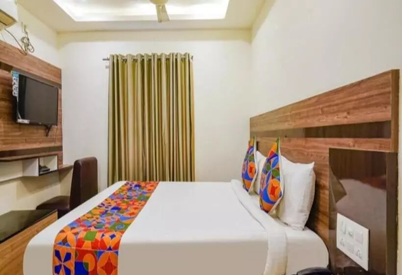 ホテル Rajvihari Residency
