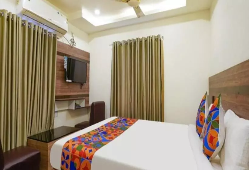 ホテル Rajvihari Residency