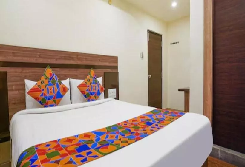 ホテル Rajvihari Residency