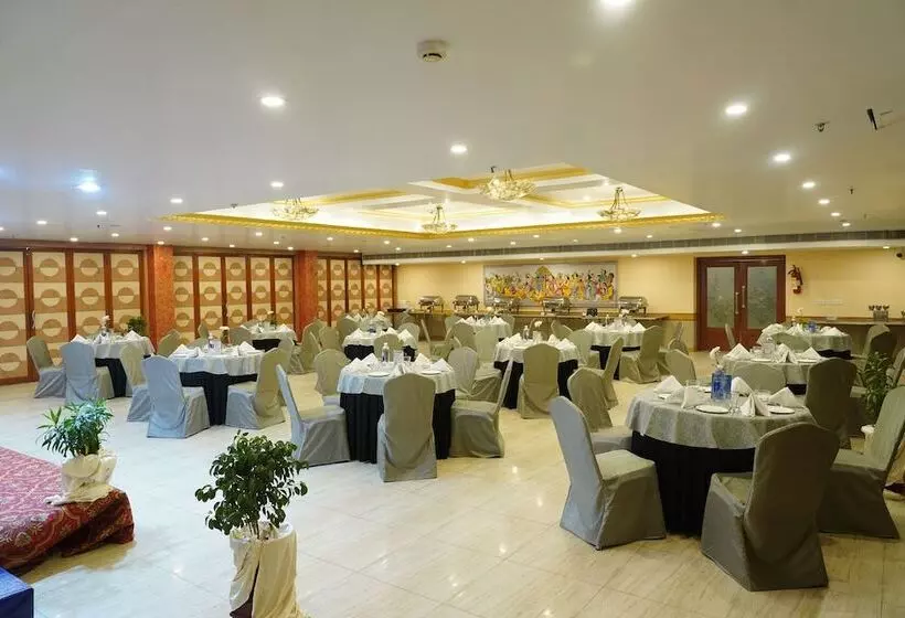 Hotelli Svn Lake Palace