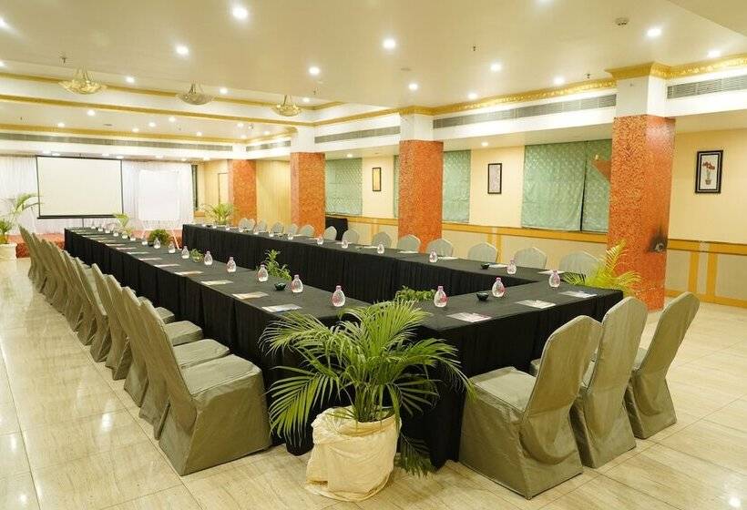 בית מלון כפרי Svn Lake Palace