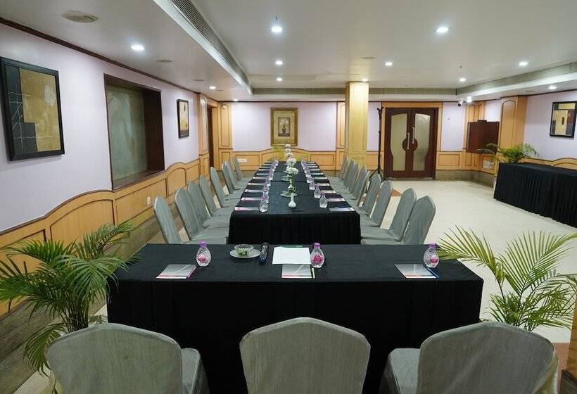 בית מלון כפרי Svn Lake Palace