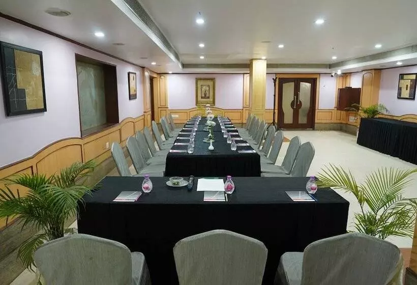 Hotelli Svn Lake Palace