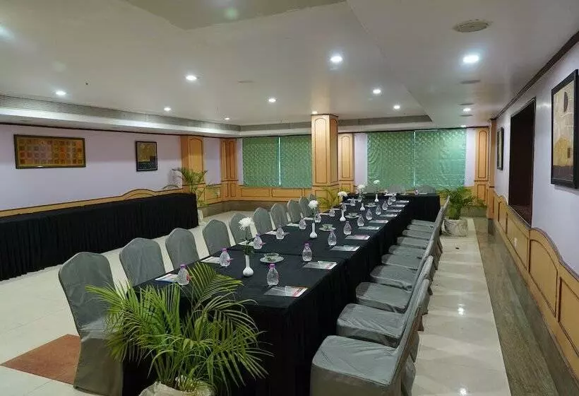 Hotelli Svn Lake Palace