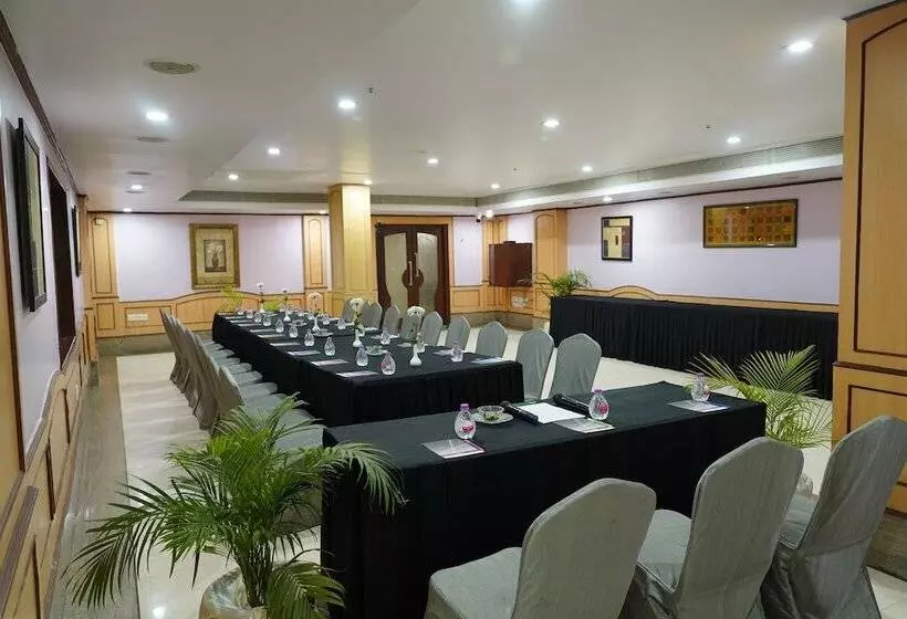 Hotelli Svn Lake Palace