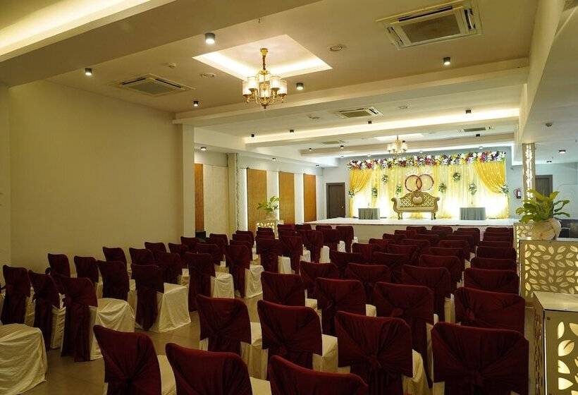 בית מלון כפרי Svn Lake Palace