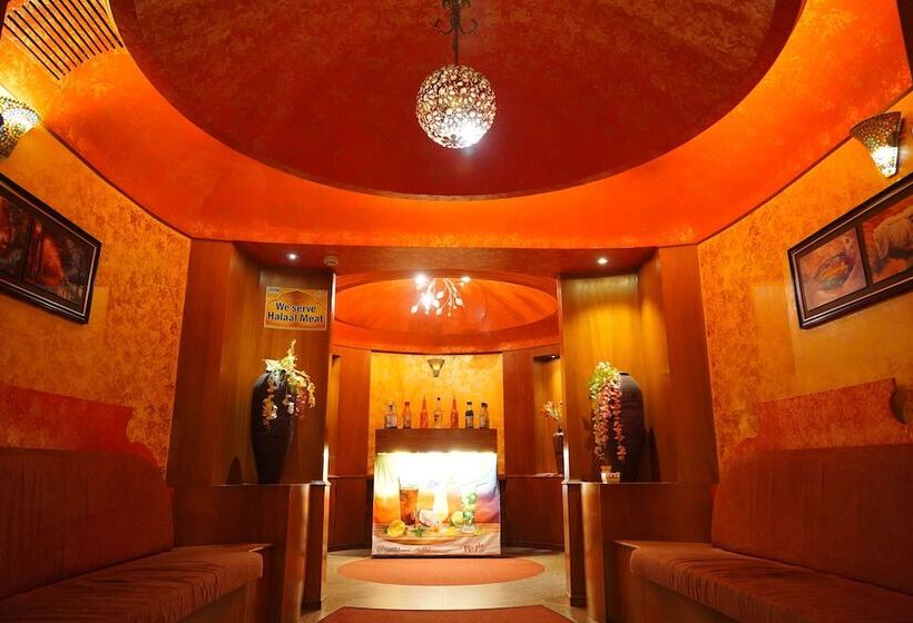 בית מלון כפרי Svn Lake Palace