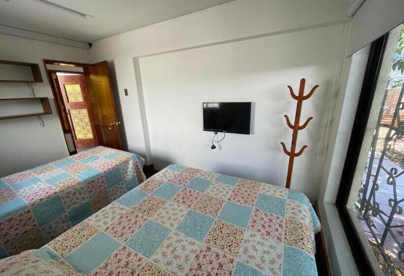 پانسیون Hostal Entreorientes