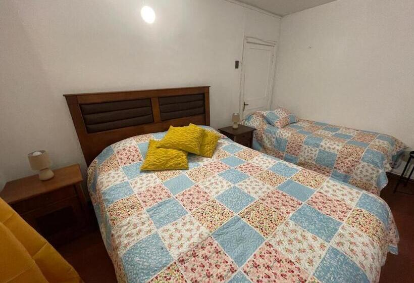 پانسیون Hostal Entreorientes