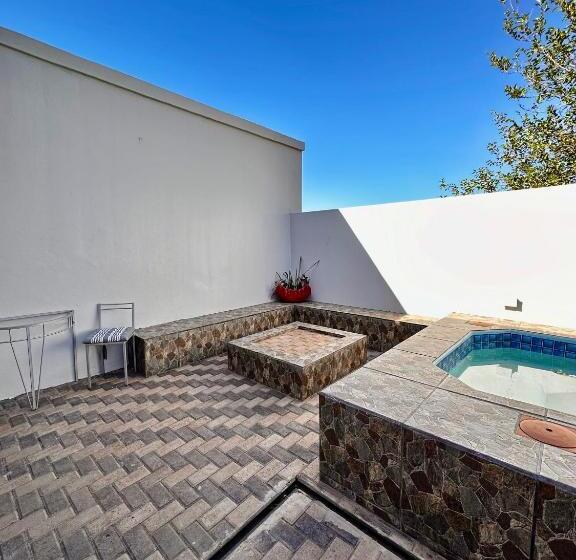 ペンション The Olive Branch Guesthouse And Animal Sanctuary