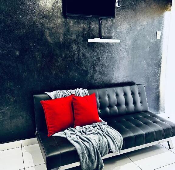 ペンション The Olive Branch Guesthouse And Animal Sanctuary