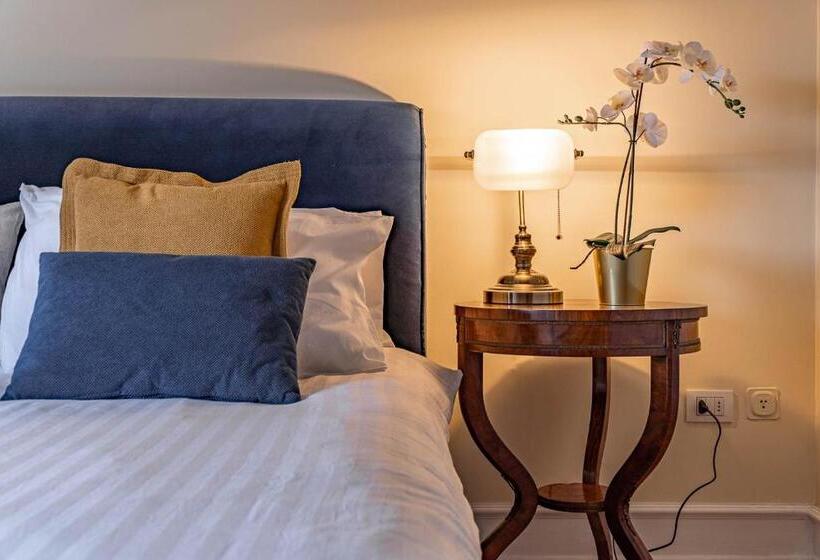 پانسیون The Train Suites