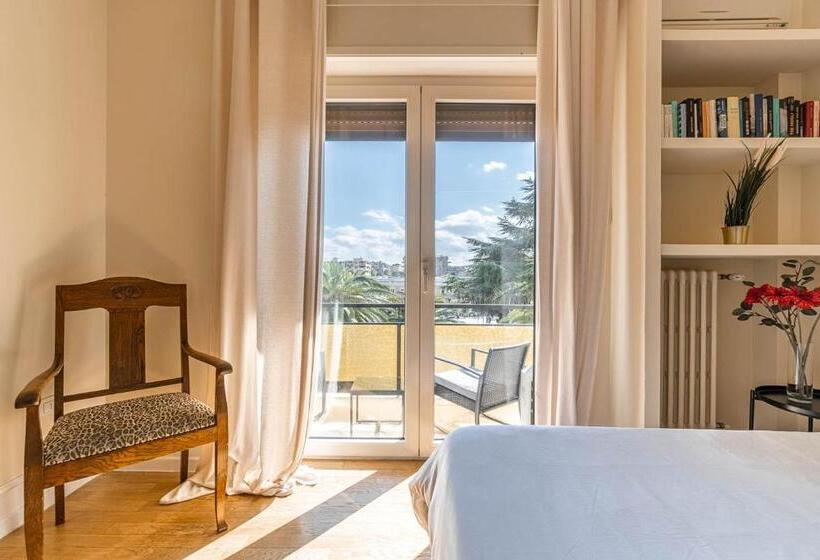 پانسیون The Train Suites