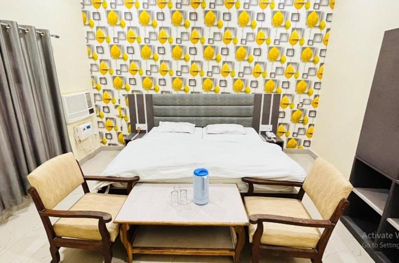 Shri Ram Hotel , Ayodhya