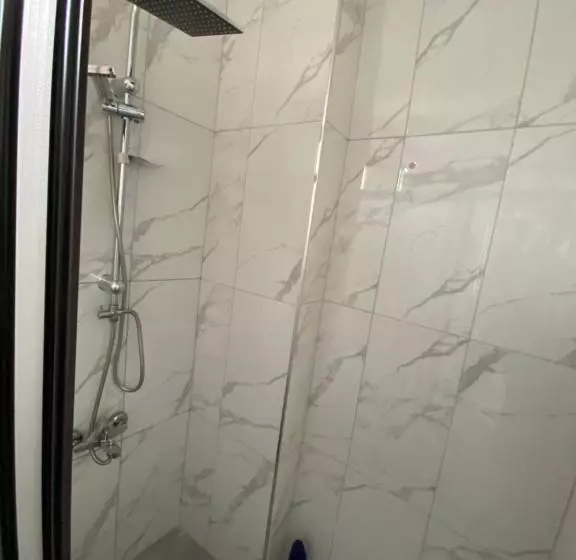 Yeldeği̇rmeni̇ Otel