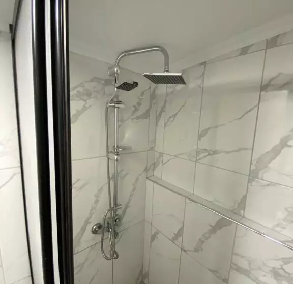 Yeldeği̇rmeni̇ Otel