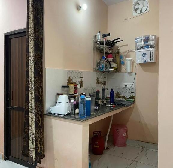 هتل Chirayu Estate