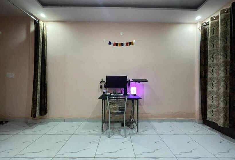 هتل Chirayu Estate