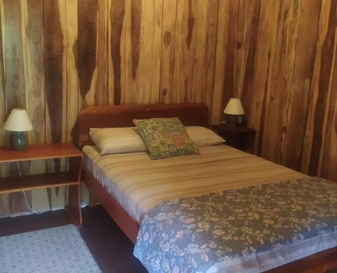 Hotelli Mineral River Eco Village