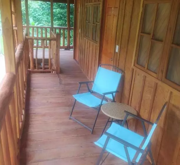 Hotelli Mineral River Eco Village