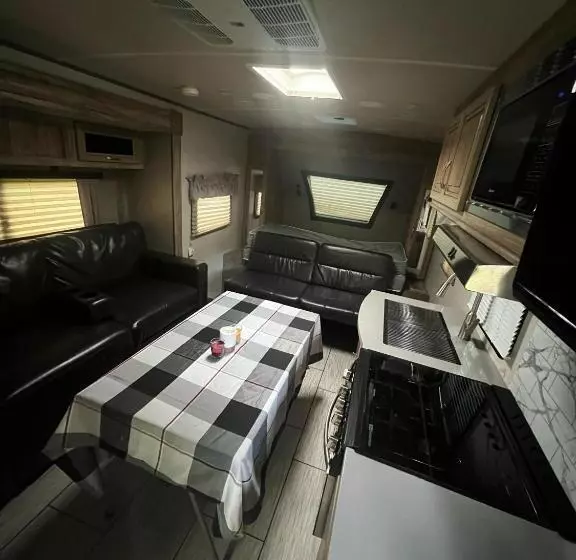 Hotelli Mineral River Eco Village