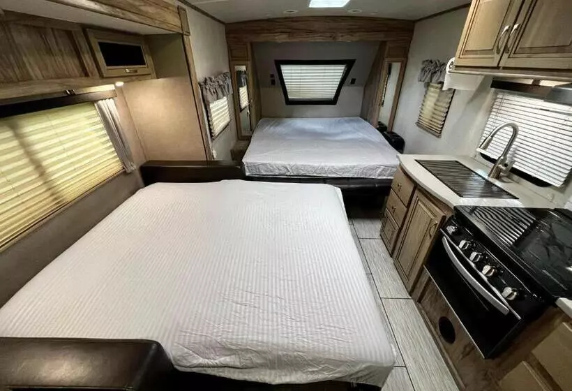 Hotelli Mineral River Eco Village