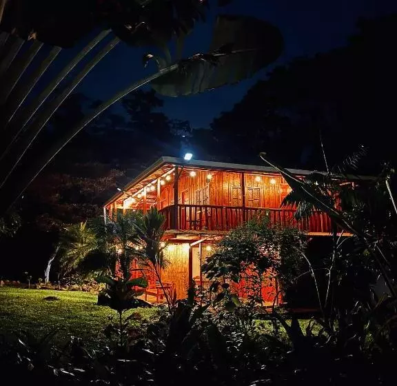 Hotelli Mineral River Eco Village