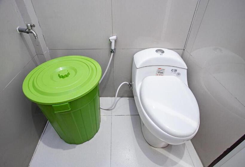 Hotel Oyo 93476 Owo Guest House Syariah