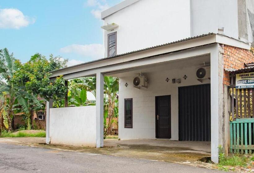 Hotel Oyo 93476 Owo Guest House Syariah