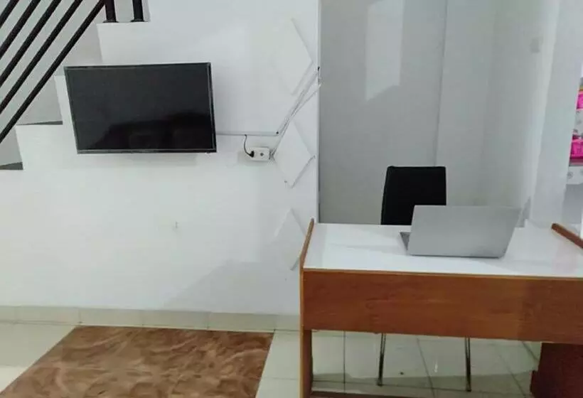 هتل Oyo 93476 Owo Guest House Syariah