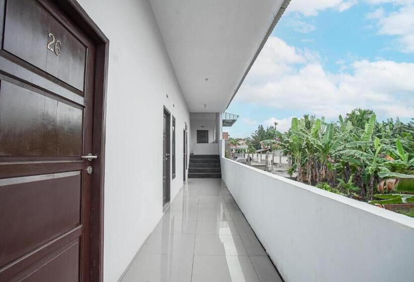 Hotel Oyo 93476 Owo Guest House Syariah