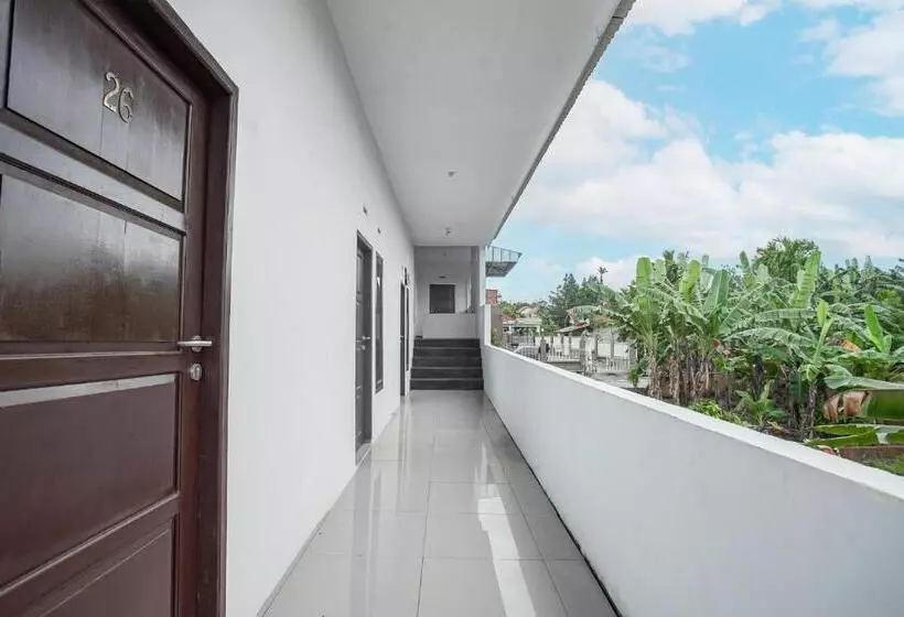 هتل Oyo 93476 Owo Guest House Syariah