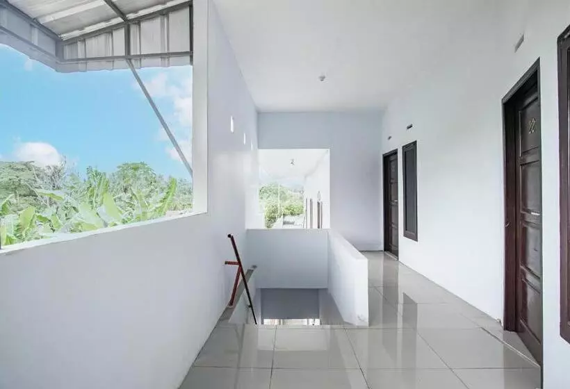 هتل Oyo 93476 Owo Guest House Syariah