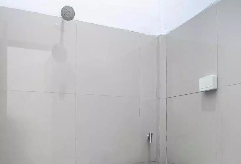 هتل Oyo 93476 Owo Guest House Syariah
