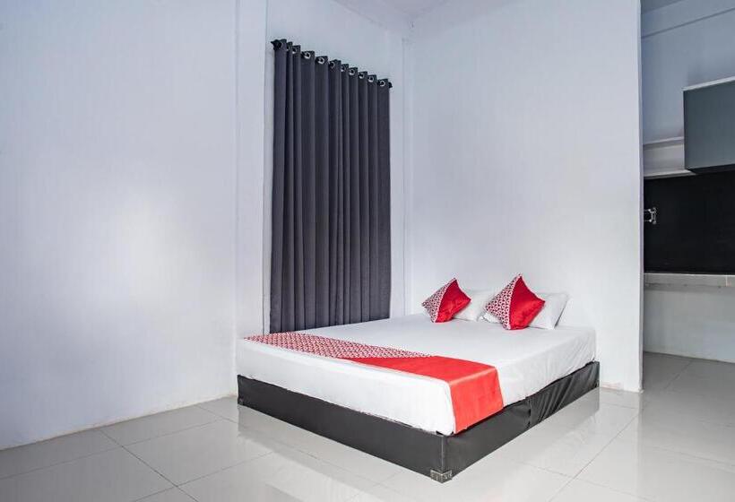 Hotel Oyo 93476 Owo Guest House Syariah