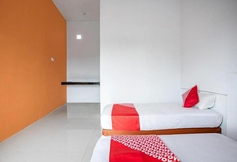 Hotel Oyo 93476 Owo Guest House Syariah