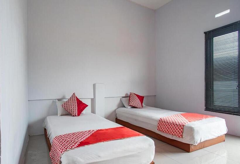 Hotel Oyo 93476 Owo Guest House Syariah