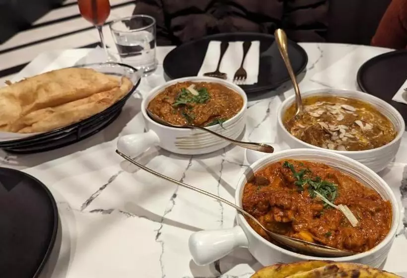 Hotelli Rays Inn Boarding And Lodging