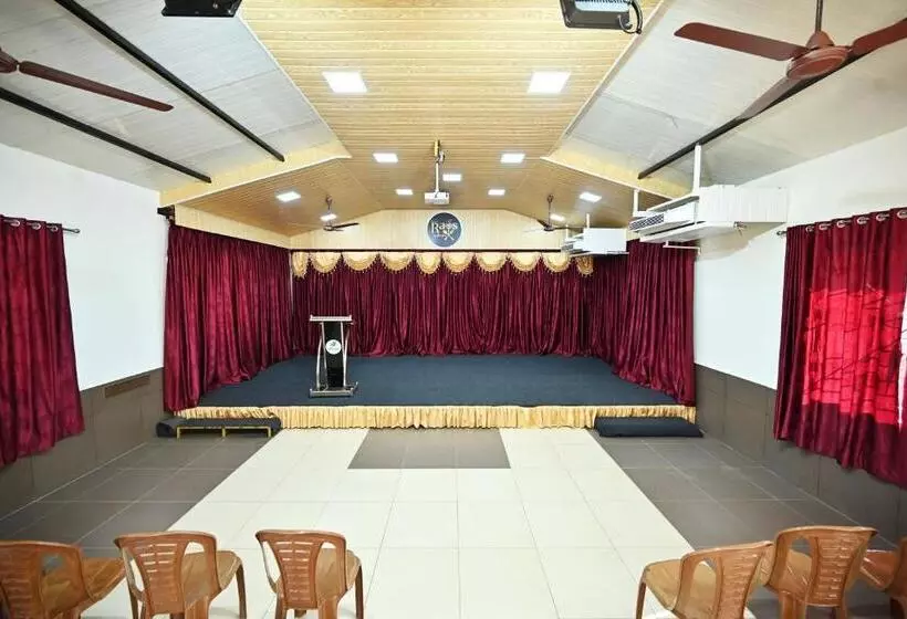 Hotelli Rays Inn Boarding And Lodging