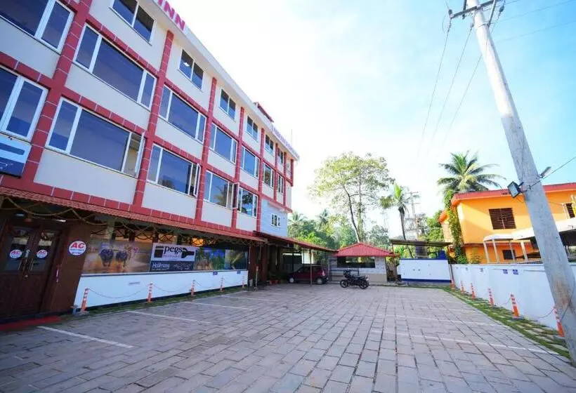 Hotelli Rays Inn Boarding And Lodging