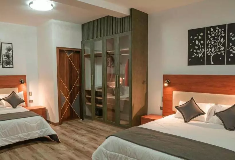 Hotelli Sacha Golden