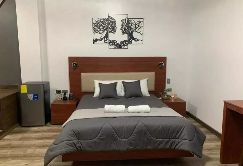 Hotelli Sacha Golden