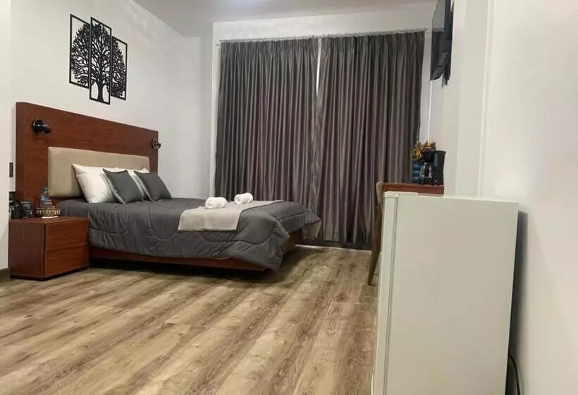 Hotelli Sacha Golden