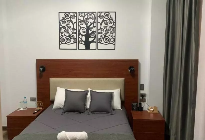 Hotelli Sacha Golden